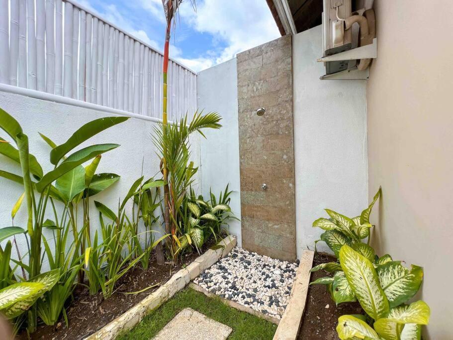 Cosy And Cheerful 2 Bedroom Villa 5Mins To Finns Canggu Exterior foto