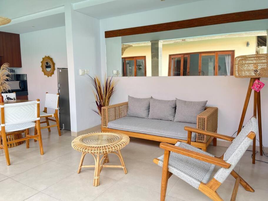 Cosy And Cheerful 2 Bedroom Villa 5Mins To Finns Canggu Exterior foto