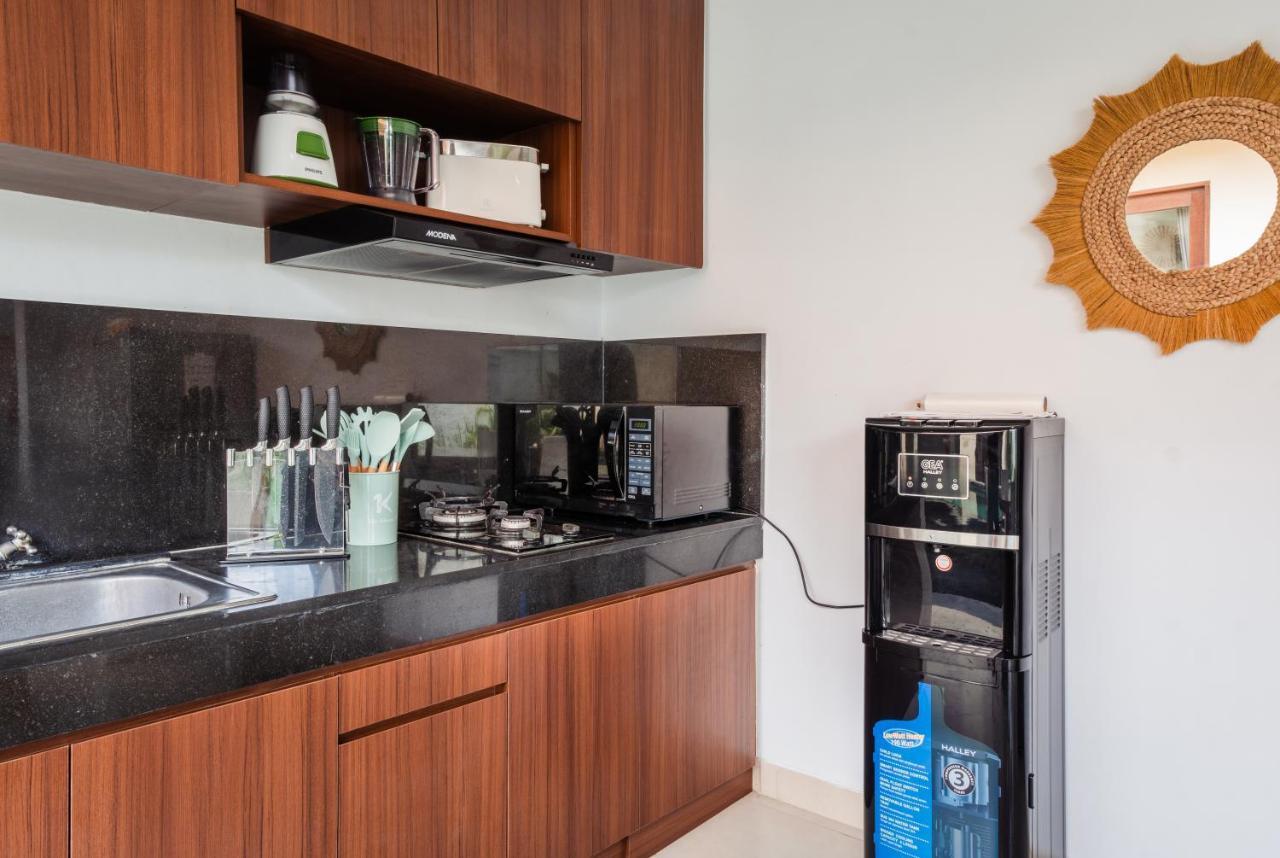 Cosy And Cheerful 2 Bedroom Villa 5Mins To Finns Canggu Exterior foto